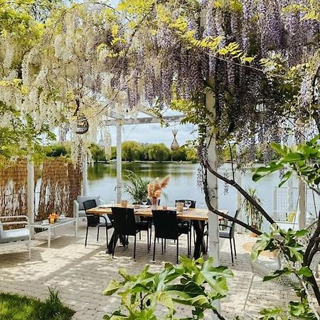Therme - Corbeanca By The Lake Luxury Villa 외부 사진