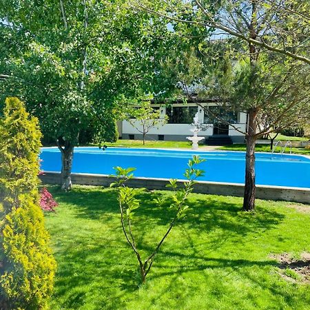 Therme - Corbeanca By The Lake Luxury Villa 외부 사진