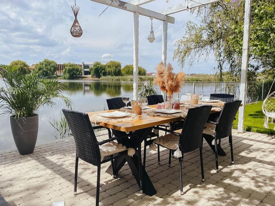 Therme - Corbeanca By The Lake Luxury Villa 외부 사진