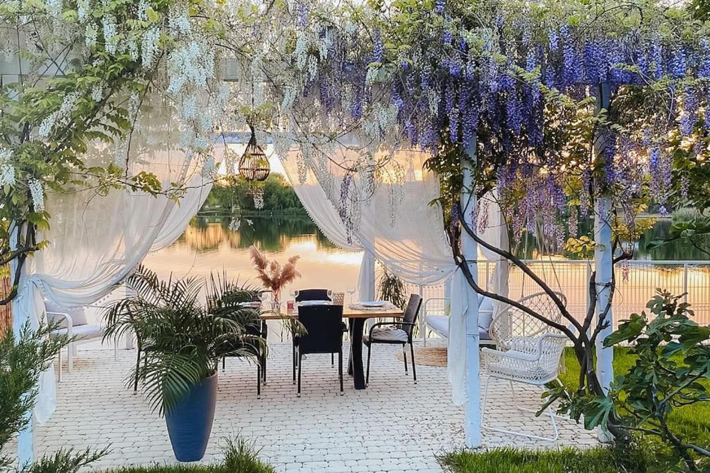 Therme - Corbeanca By The Lake Luxury Villa 외부 사진