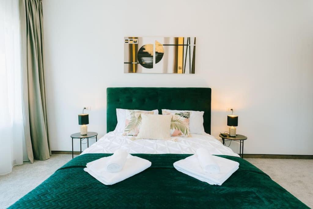 Therme - Corbeanca By The Lake Luxury Villa 외부 사진