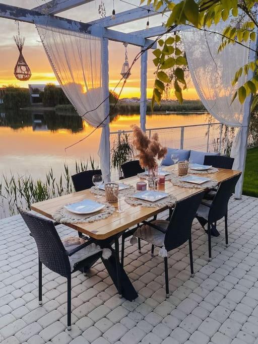 Therme - Corbeanca By The Lake Luxury Villa 외부 사진