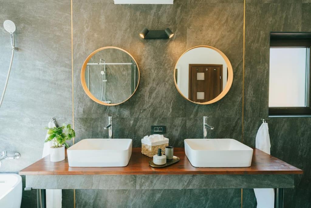 Therme - Corbeanca By The Lake Luxury Villa 외부 사진