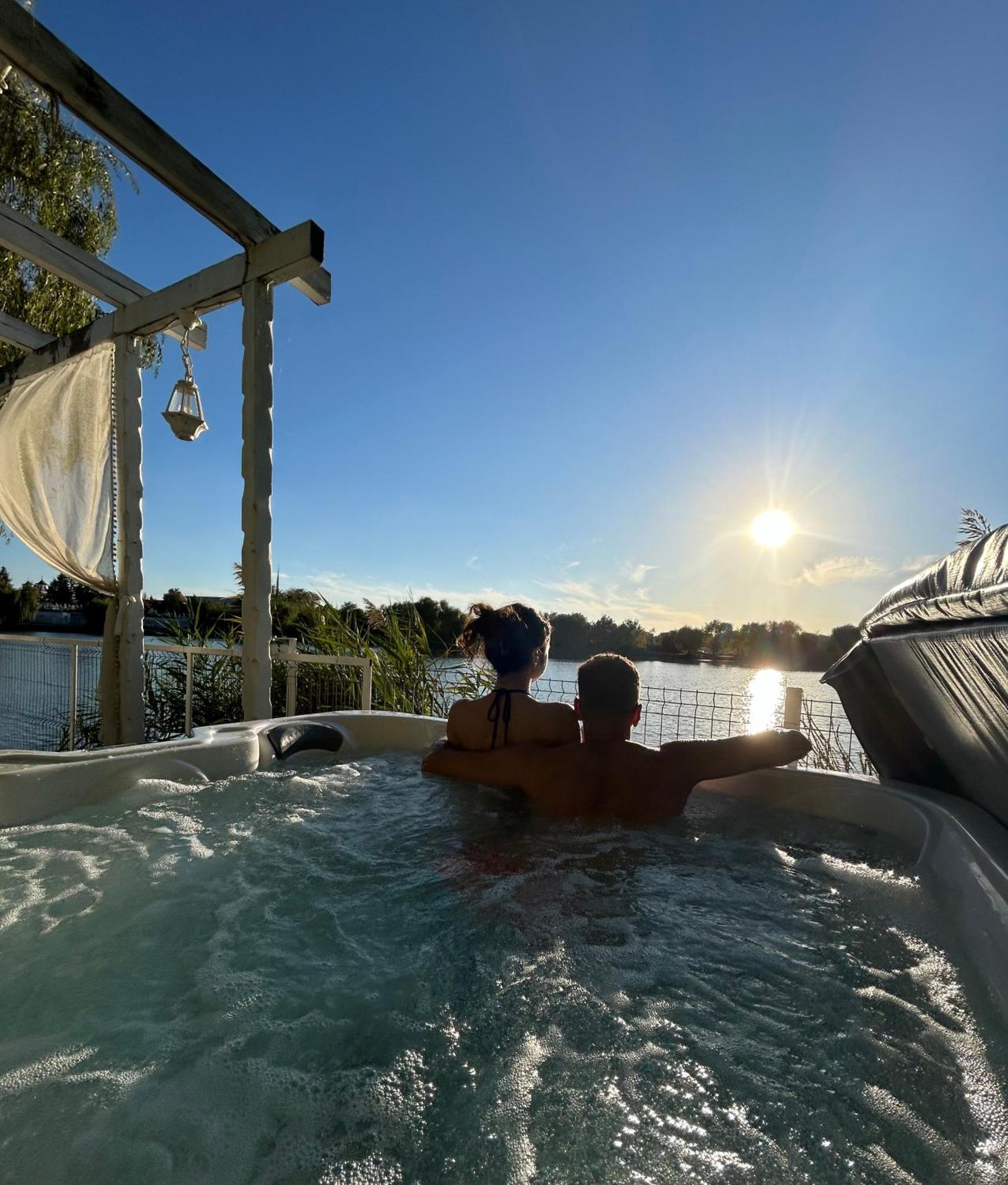 Therme - Corbeanca By The Lake Luxury Villa 외부 사진